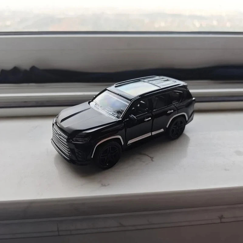 1:32 Scale Lexus LX600 Diecast Alloy SUV Model Luxury Off-Road Vehicle for Collection Gift Home Decoration Ornament
